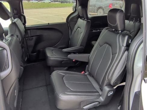 New 2026 Chrysler Pacifica Select w/ S Appearance Package image 36