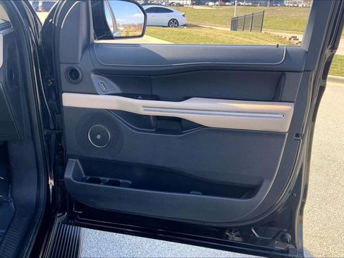 Used 2024 Ford Expedition Limited image 24
