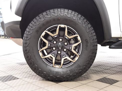 Used 2024 Chevrolet Colorado ZR2 w/ ZR2 Convenience Package III AWD/4WD image 30