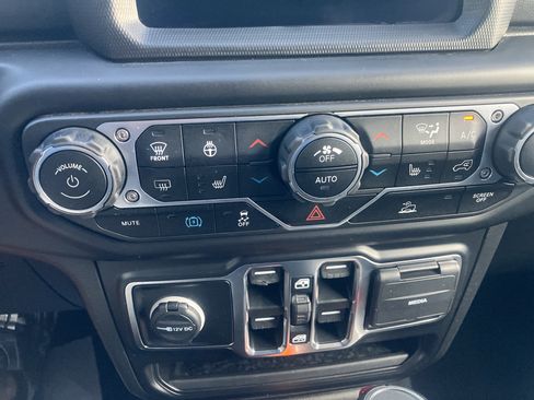Used 2021 Jeep Wrangler Unlimited Sahara w/ Cold Weather Group AWD/4WD image 26