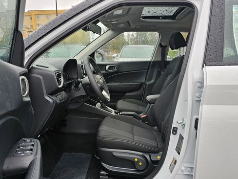 Used 2026 Hyundai Venue SEL FWD image 16