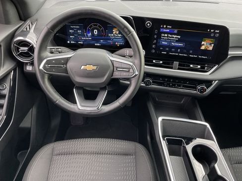 Used 2025 Chevrolet Equinox LT image 11