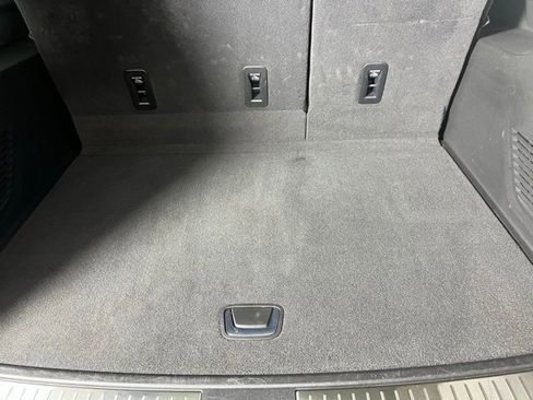 Used 2025 GMC Yukon XL Denali image 24