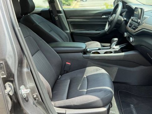 Used 2024 Nissan Altima 2.5 SV FWD image 15