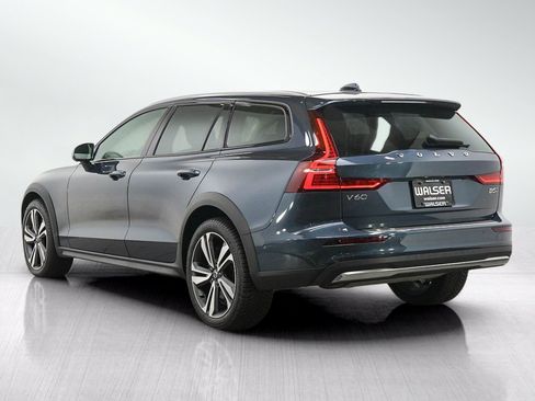 Used 2023 Volvo V60 B5 Cross Country Plus w/ Climate Package AWD/4WD image 3