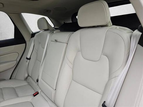 Used 2023 Volvo XC60 B5 Ultimate image 12