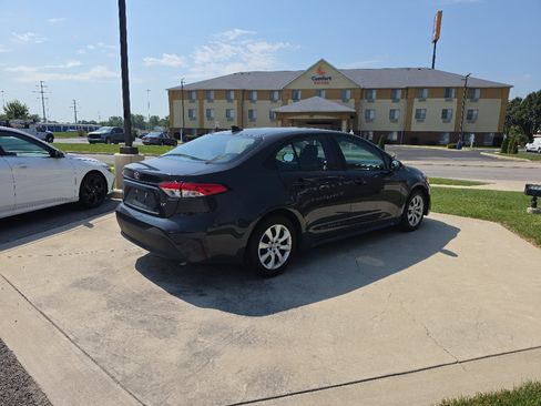 Used 2024 Toyota Corolla LE FWD image 5