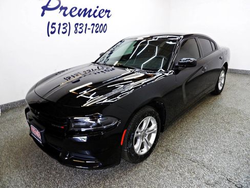 Used 2020 Dodge Charger SXT RWD image 1