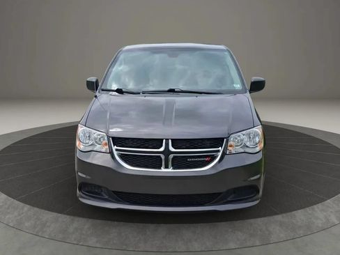 Used 2020 Dodge Grand Caravan SE FWD image 2