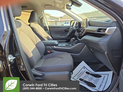 Used 2024 Toyota Highlander LE image 34