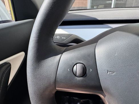 Used 2022 Tesla Model Y Long Range image 27