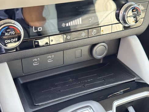 New 2025 Mitsubishi Outlander SE image 28