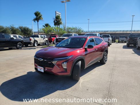 Used 2024 Chevrolet Trax RS w/ Sunroof Package image 3