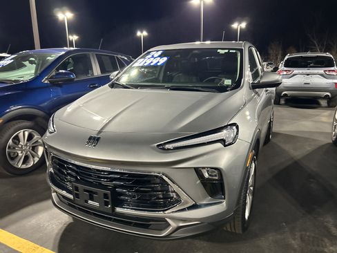 Used 2024 Buick Encore GX Preferred image 2