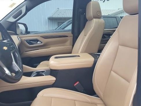 Used 2021 Chevrolet Suburban Premier w/ Premium Package image 14