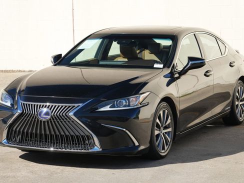 Used 2020 Lexus ES 300h FWD image 44