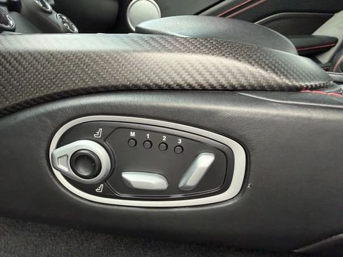 Used 2019 Aston Martin V8 Vantage Coupe 2D image 18