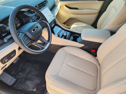 New 2025 Jeep Grand Cherokee L Limited image 8