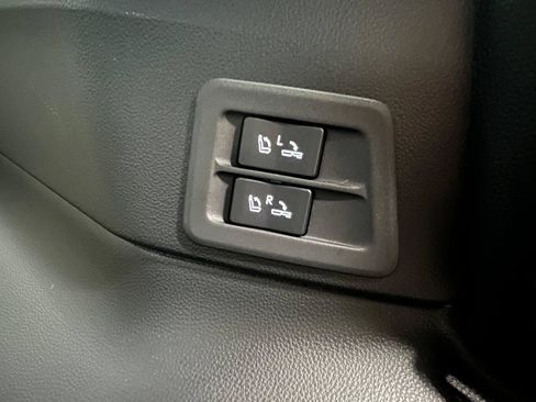 Used 2022 Lexus LX 600 4WD w/ Appearance Package image 33