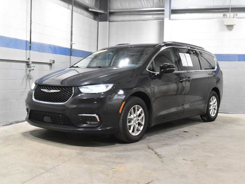 Used 2022 Chrysler Pacifica Touring-L FWD image 7