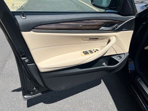 Used 2021 BMW 530i xDrive w/ Convenience Package image 11