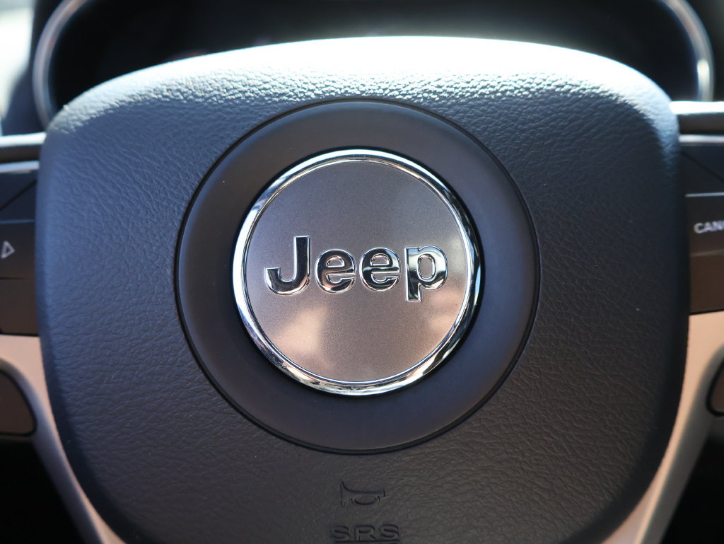 Used 2021 Jeep Grand Cherokee Trailhawk w/ Premium Lighting Group AWD/4WD image 28