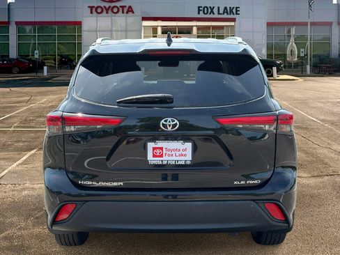 Used 2022 Toyota Highlander XLE AWD/4WD image 4