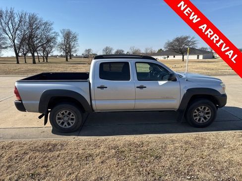 Used 2013 Toyota Tacoma 4x4 Double Cab w/ Convenience Pkg image 2