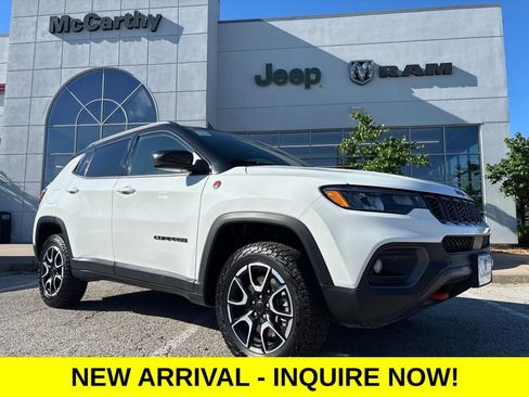 Used 2025 Jeep Compass Trailhawk AWD/4WD image 1