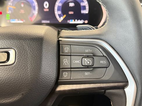 Used 2024 Jeep Grand Cherokee Limited RWD image 20