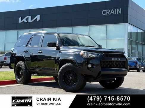 Used 2017 Toyota 4Runner SR5 AWD/4WD image 1