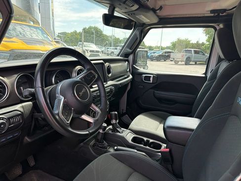 Used 2022 Jeep Wrangler Unlimited Rubicon 4xe AWD/4WD image 10