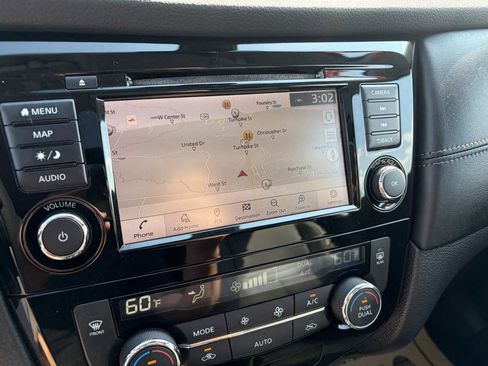 Used 2019 Nissan Rogue SL w/ Premium Package image 13