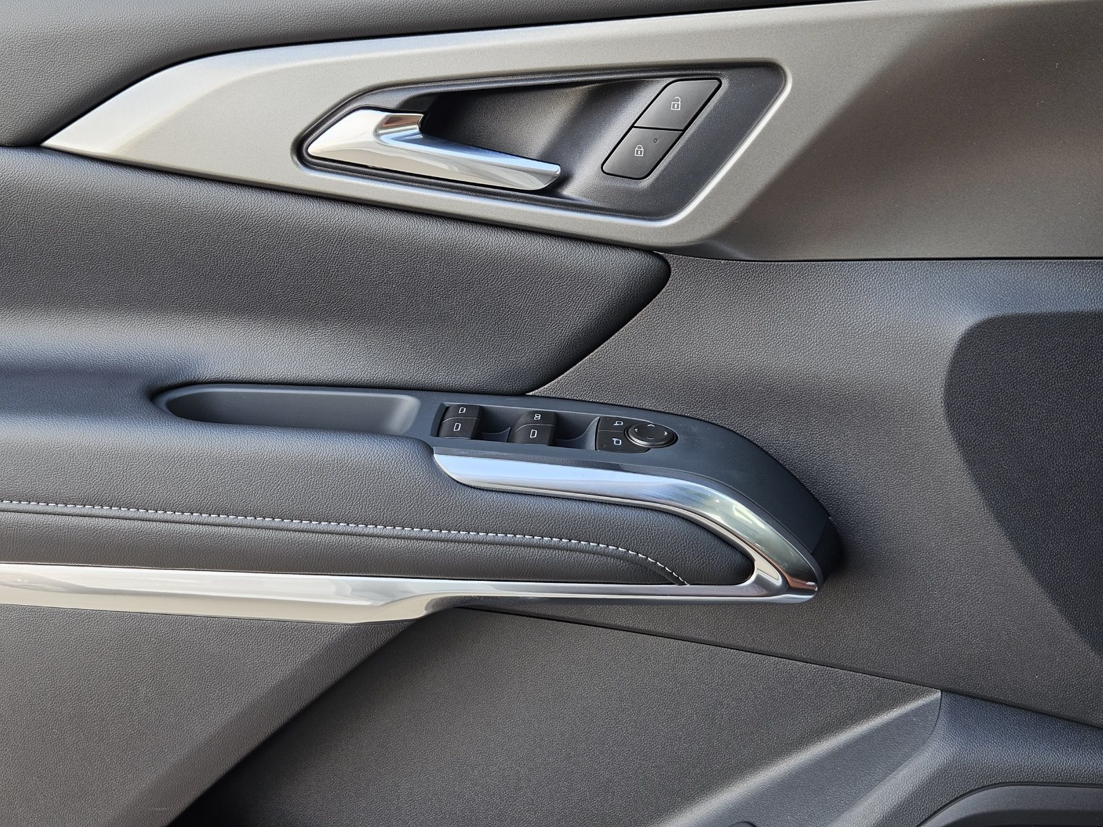 New 2027 Chevrolet Traverse LT FWD image 23