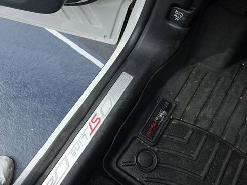 Used 2022 Ford Explorer ST-Line w/ Class IV Trailer Tow Package image 21