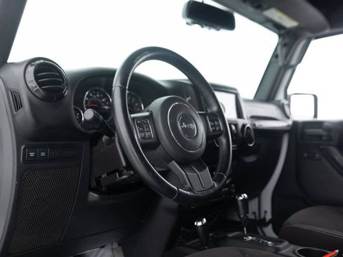 Used 2015 Jeep Wrangler Unlimited Rubicon w/ Connectivity Group AWD/4WD image 30