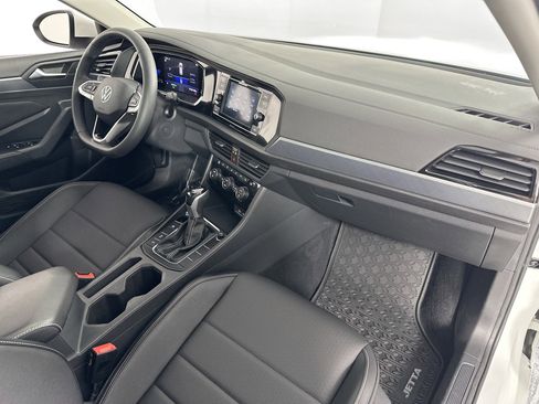 Used 2022 Volkswagen Jetta SE image 28