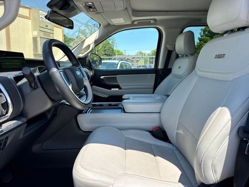Used 2025 Ford Expedition Platinum AWD/4WD image 14