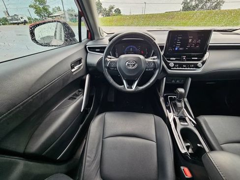 Used 2023 Toyota Corolla Cross XLE w/ Convenience Package FWD image 13