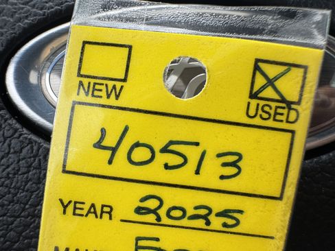 Used 2025 Ford Explorer Platinum image 21