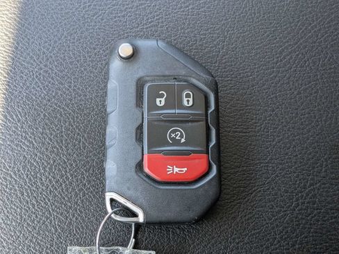 Used 2024 Jeep Gladiator Mojave w/ Technology Group AWD/4WD image 28