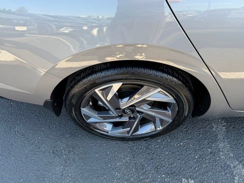 Used 2025 Hyundai Elantra SEL FWD image 6