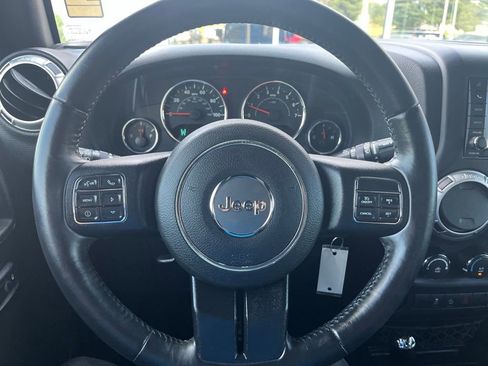 Used 2015 Jeep Wrangler Unlimited Sahara w/ Max Tow Package AWD/4WD image 18