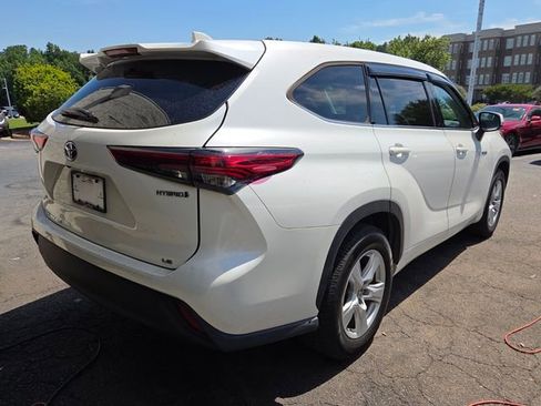 Used 2021 Toyota Highlander LE FWD image 10