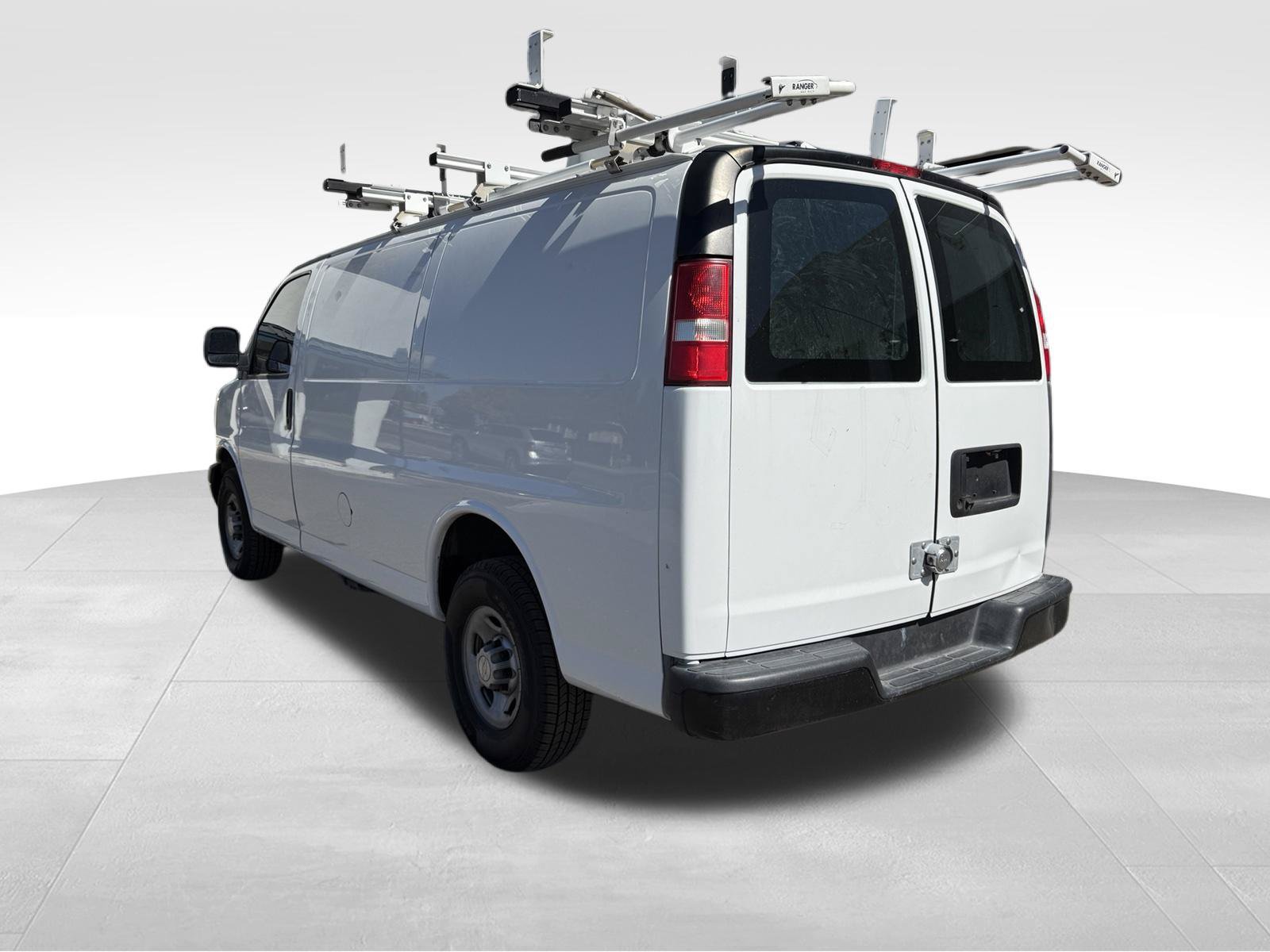 Used 2021 Chevrolet Express 2500 w/ Cold Climate Package RWD image 5