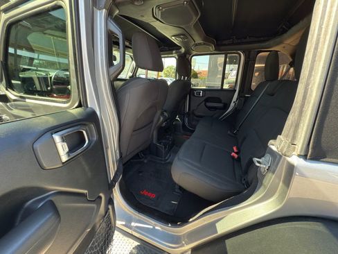 Used 2018 Jeep Wrangler Unlimited Sport S image 29