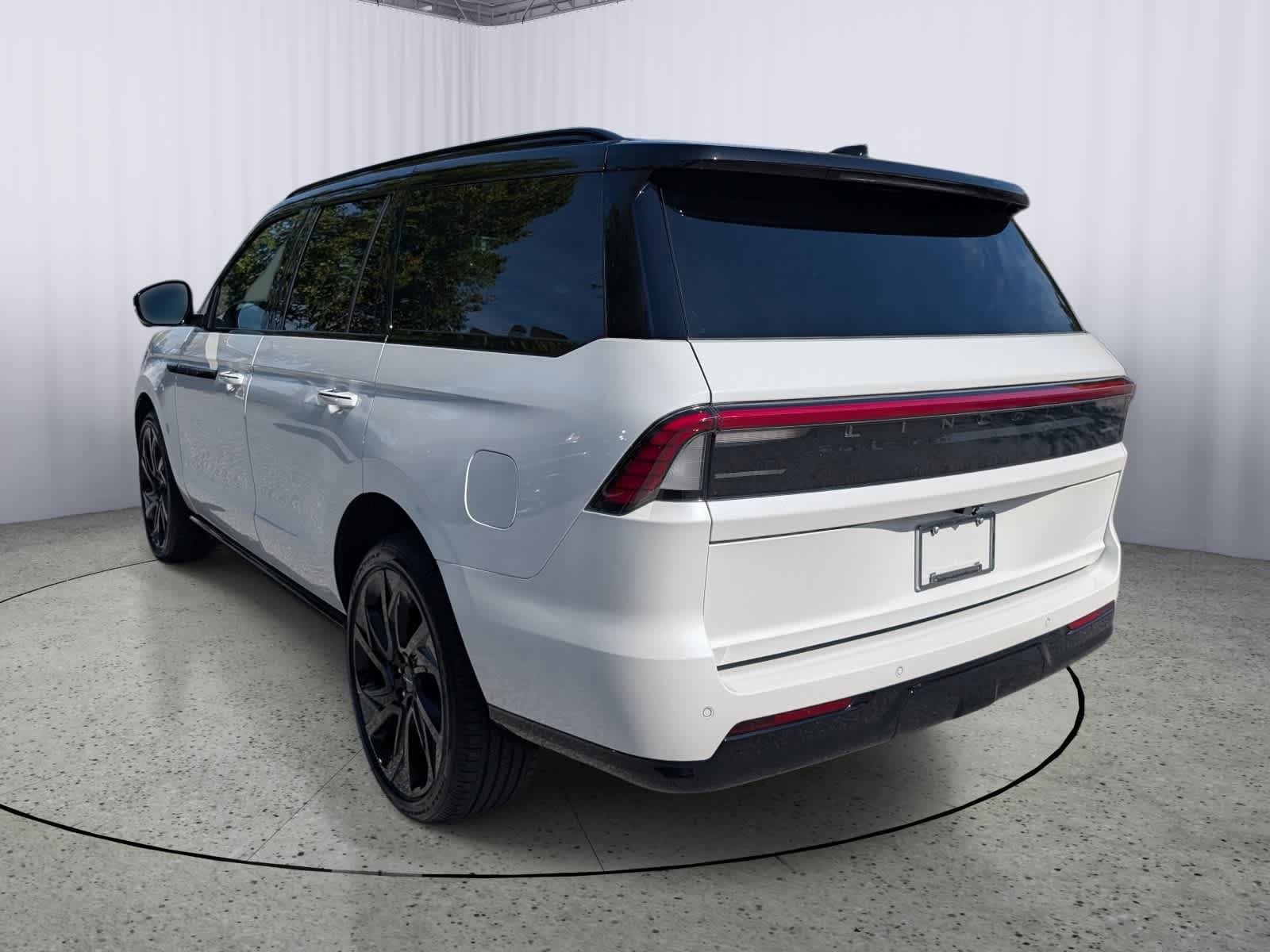 Used 2027 Lincoln Navigator Black Label AWD/4WD image 5