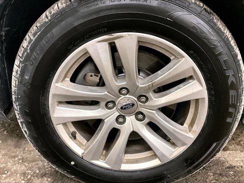 Used 2018 Ford Explorer XLT w/ Equipment Group 202A image 9