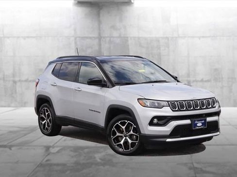Used 2025 Jeep Compass Limited AWD/4WD image 2