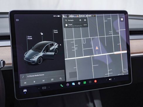 Used 2021 Tesla Model Y Long Range image 27